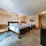 Fullerton Manor Inn